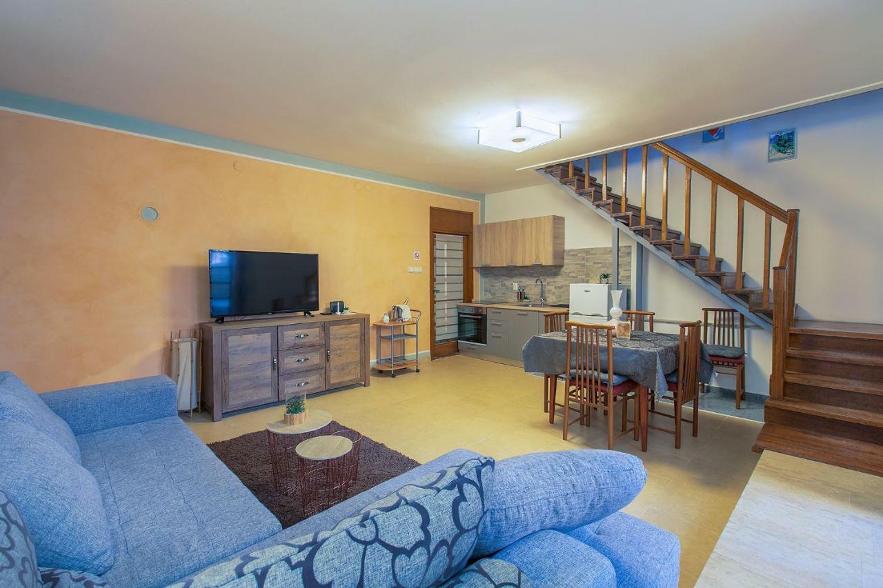 Apartament Polias *